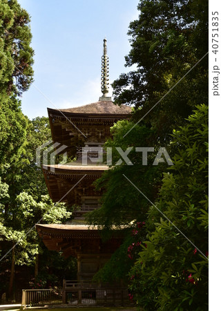 本山寺　国指定重要文化財の三重塔　岡山県久米郡美咲町 40751835