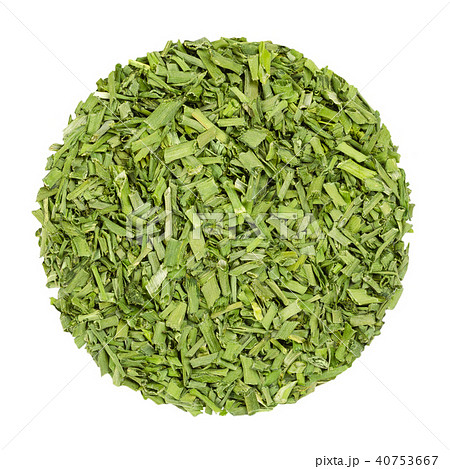 Dried chives, herb circle from above, over white 40753667
