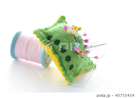 ピンクッションと縫い糸 40755454
