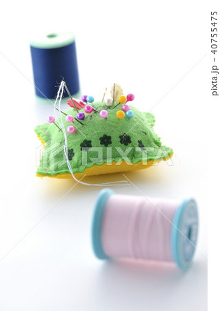 ピンクッションと縫い糸 40755475