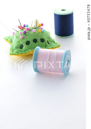 ピンクッションと縫い糸 40755478