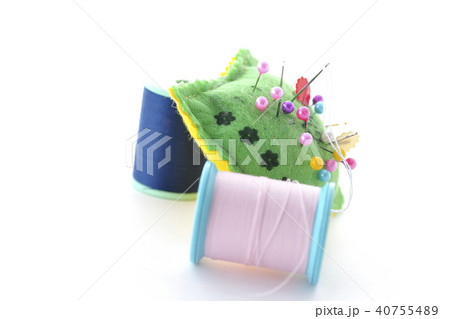 ピンクッションと縫い糸 40755489