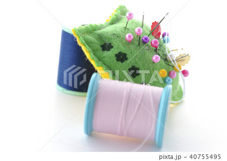 ピンクッションと縫い糸 40755495