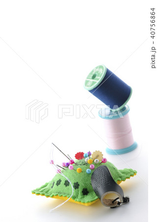 ピンクッションと縫い糸と指貫 ピンクッションと縫い糸と指貫 40756864