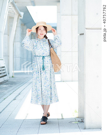 お出かけ　女性 40757762