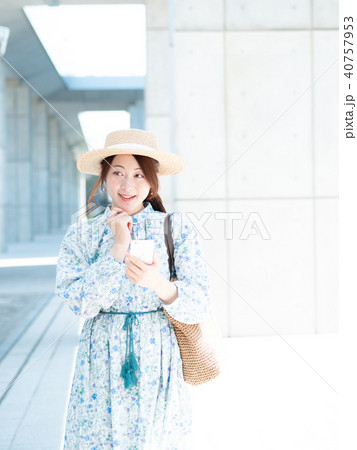 お出かけ　女性 40757953
