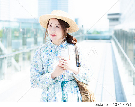 お出かけ　女性 40757954