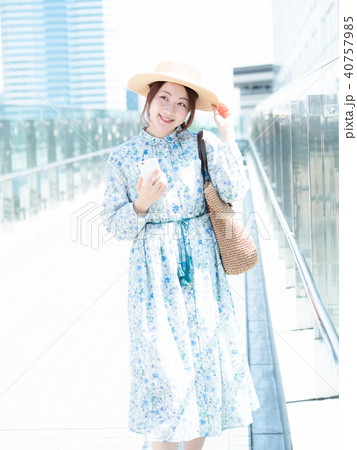 お出かけ　女性 40757985