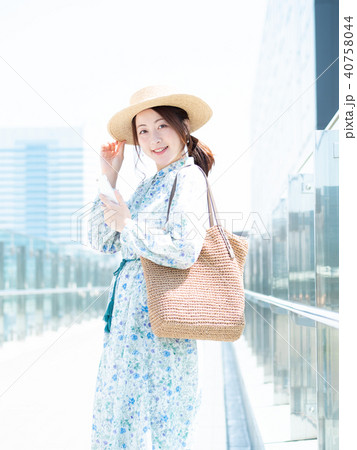 お出かけ　女性 40758044