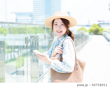 お出かけ　女性 40758051