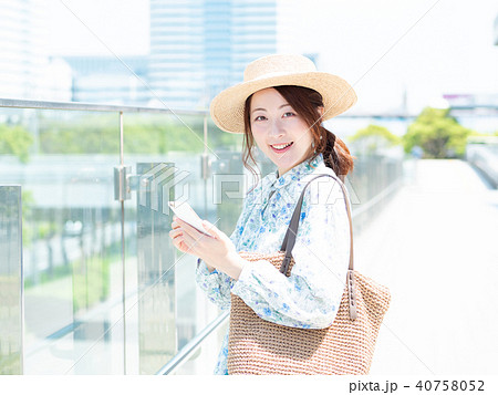 お出かけ　女性 40758052