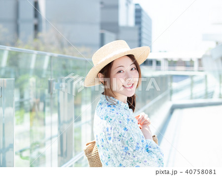 お出かけ　女性 40758081