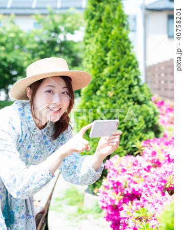 お出かけ　女性 40758201