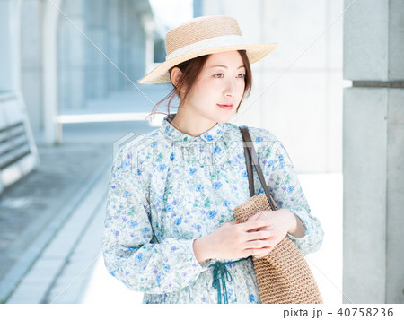 お出かけ　女性 40758236