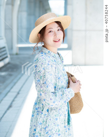 お出かけ　女性 40758244