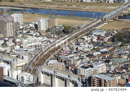 武蔵小杉からの多摩川と新幹線 大田区田園調布方面を望むの写真素材