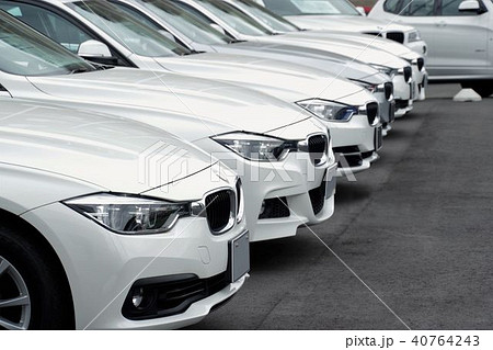 販売店に並ぶクルマ 輸入車 販売店に並ぶクルマ 輸入車 40764243