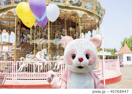 遊園地 着ぐるみ パンダ かわいい 風船 遊園地 着ぐるみ パンダ かわいい 風船 40768947