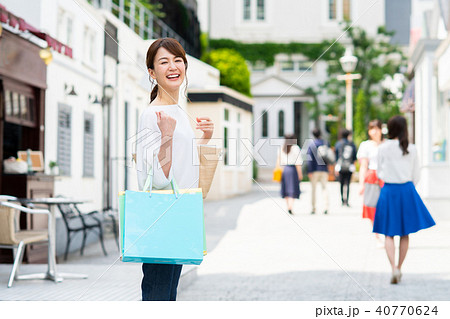 若い女性(買い物) 若い女性(買い物) 40770624