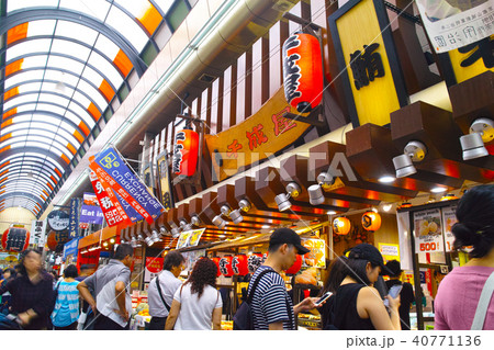 昼の黒門市場商店街 40771136