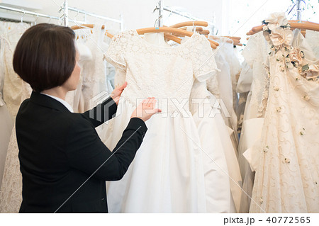 ブライダル衣装　ウエディング衣装 40772565