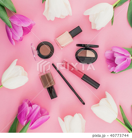 Beauty composition with tulips flowers Beauty composition with tulips flowers 40773744