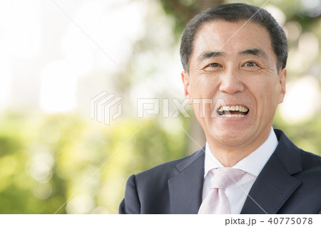 笑顔のミドル男性 ビジネスマン 笑顔のミドル男性 ビジネスマン 40775078