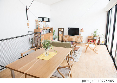 明るいフローリングの部屋 リビングダイニング 40775465