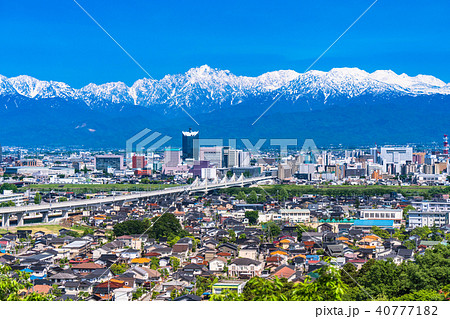 《富山県》富山市・都市風景《北アルプスを一望》 40777182
