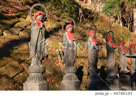 朝の大山(おおやま)不動尊のお地蔵様 朝の大山(おおやま)不動尊のお地蔵様 40780195