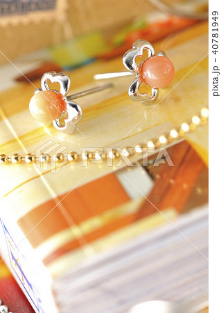 コーラルのピアス 40781949