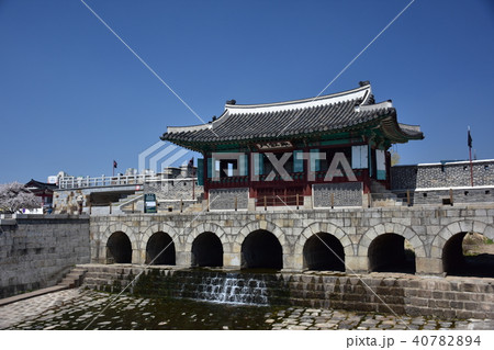 韓国 水原の城壁 40782894