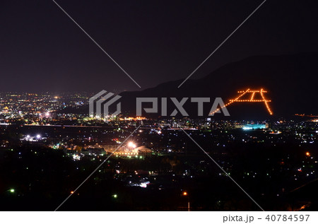 釈迦堂遺跡博物館からの夜景と笈形焼き 40784597