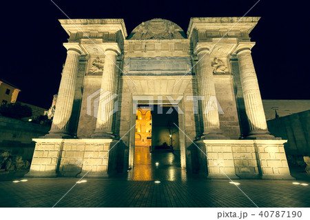 Bridge Gate (Puerta del Puente) triumphal Bridge Gate (Puerta del Puente) triumphal 40787190