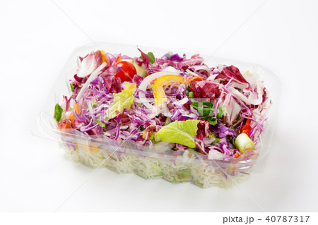 プラ容器に入ったカット野菜 40787317