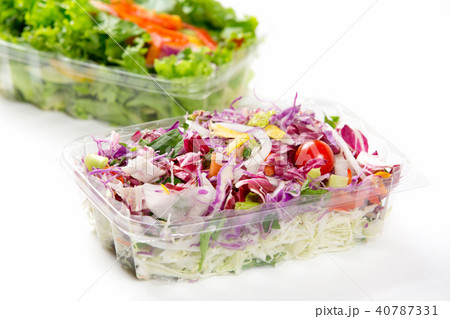 プラ容器に入ったカット野菜 40787331