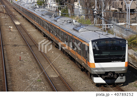 複々線区間を行く中央快速線E233系 複々線区間を行く中央快速線E233系 40789252
