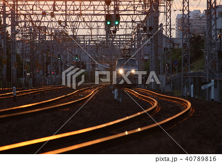 夜明けの線路 40789816