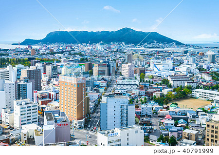 函館市の街並みと函館山 (五稜郭タワーからの眺望) ※2017年10月撮影 函館市の街並みと函館山 (五稜郭タワーからの眺望) ※2017年10月撮影 40791999