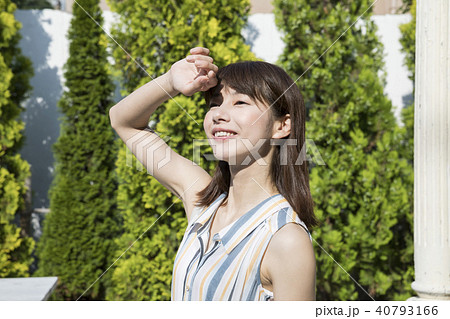 夏の紫外線イメージ　女性　ビューティー 40793166