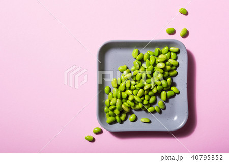 Green fresh soybeans 40795352
