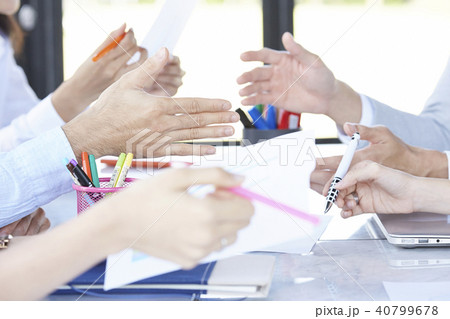 ビジネス　打ち合わせ 40799678