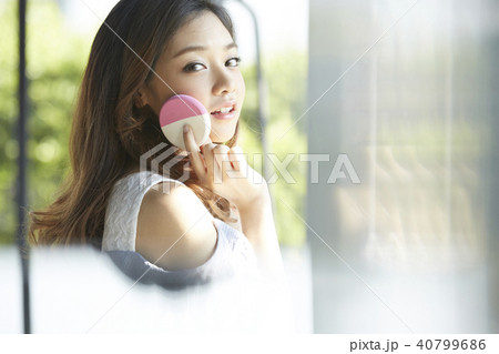 女性　メイクアップ　ビューティー 40799686