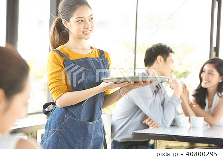 女性 カフェ 店員 女性 カフェ 店員 40800295