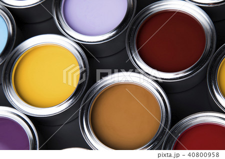 Colorful paint cans set 40800958