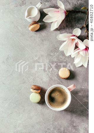 Coffee with spring flowers Coffee with spring flowers 40802710