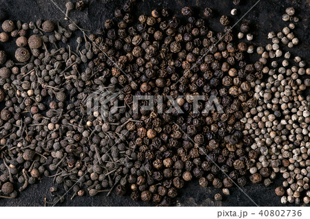 Variety of black peppers Variety of black peppers 40802736