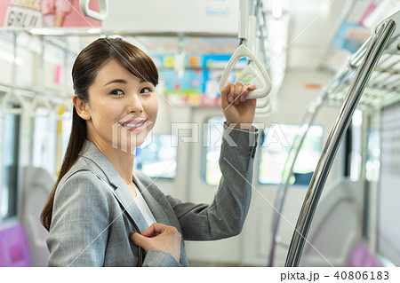 ビジネスウーマン(電車) 撮影協力「京王電鉄株式会社」 ビジネスウーマン(電車) 撮影協力「京王電鉄株式会社」 40806183