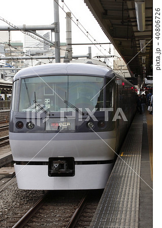 高田馬場駅に停車中の西武新宿線特急小江戸号（10000系電車） 40806726