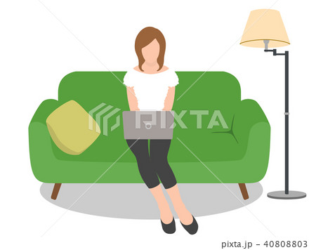 ソファでPC作業する女性 40808803